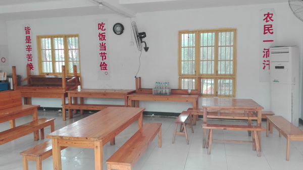 青少年特训机构学生餐厅[孩子网瘾怎么办]