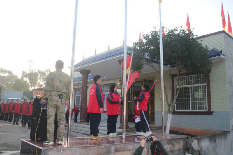 湘潭少林文武学校下学期第十六周以“宽容”为主题升旗仪式。