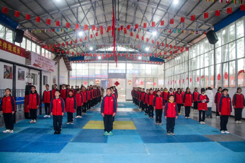 湘潭少林文武学校上学期第四周以 《安全第一，生命至上》主题升旗仪式