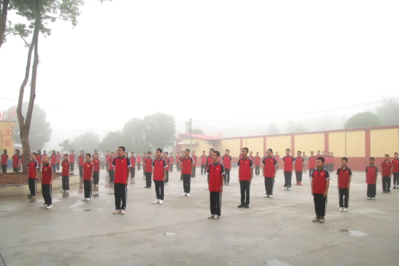 湘潭少林文武学校上学期第十一周以《消防安全，警钟长鸣》为主题的升旗仪式