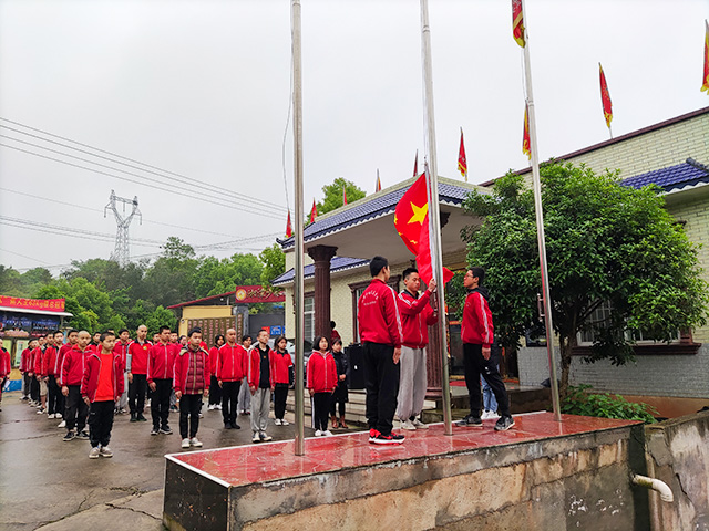 湘潭少林文武学校升国旗仪式